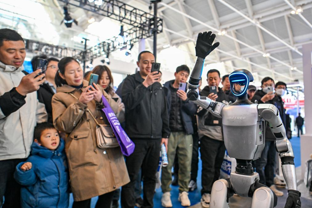 华网财经观察｜人形机器人加速进入日常生活