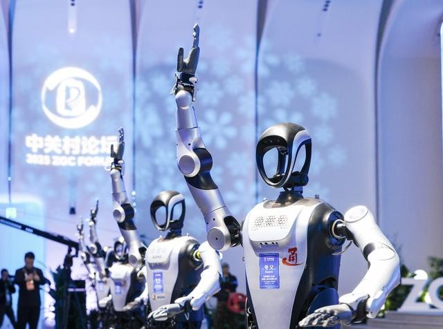 人形机器人加速进化|新华深读